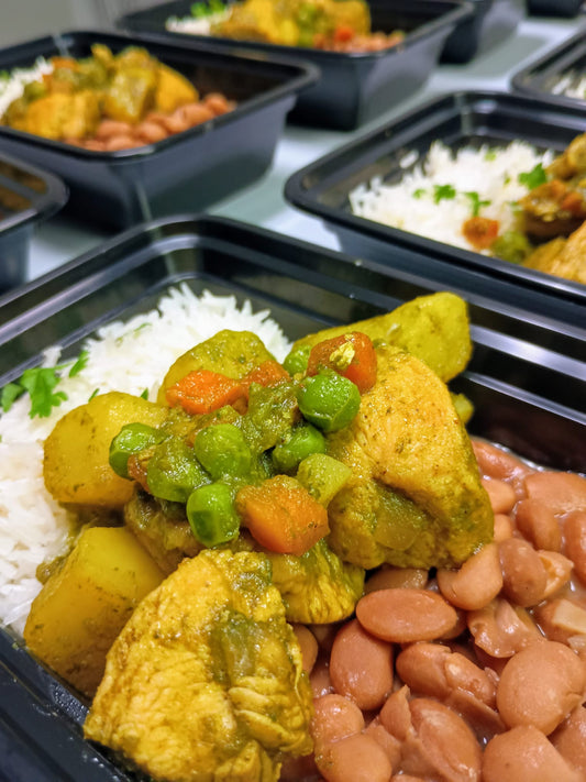 Frejoles Con Estofado De Pollo