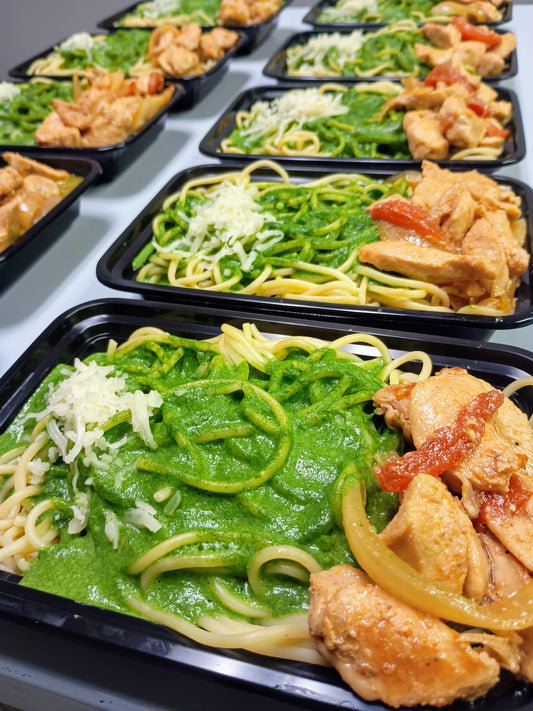 Spaghetti Al Pesto Con Saltado De Pollo